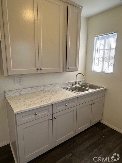 Building Photo - 932 W 71st St Unit 932 Rental