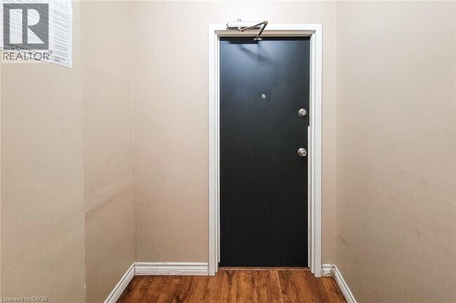 Photo - 223 King St E Unit 3