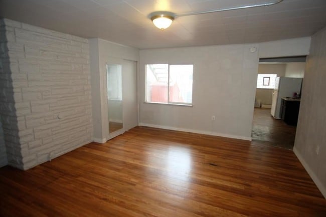 Photo - 3814 Howley St