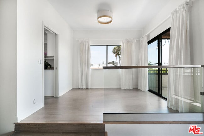 Building Photo - 817 10th St Unit 205