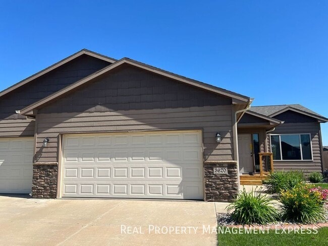 Spacious 4-Bedroom Home with Open Floor Plan - Spacious 4-Bedroom Home with Open Floor Plan