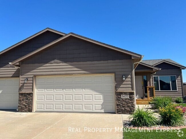 Building Photo - Spacious 4-Bedroom Home with Open Floor Plan