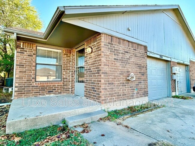 Building Photo - 200 Barrett Pl