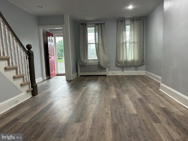 Building Photo - 478 Martin St