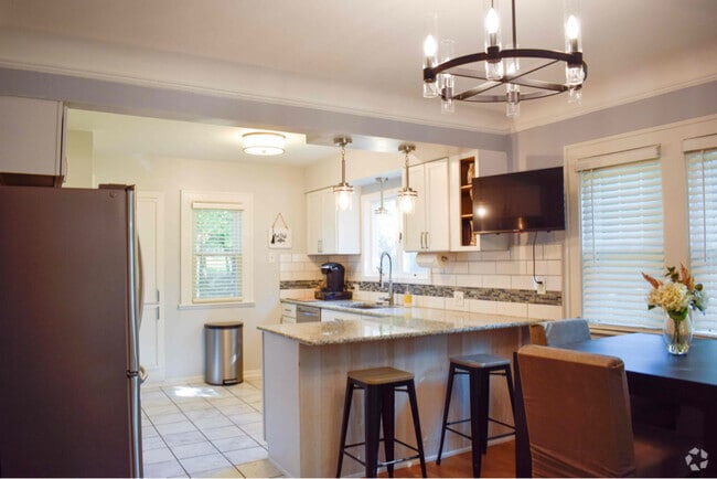 Building Photo - 542 Fairfield Ave NW Rental