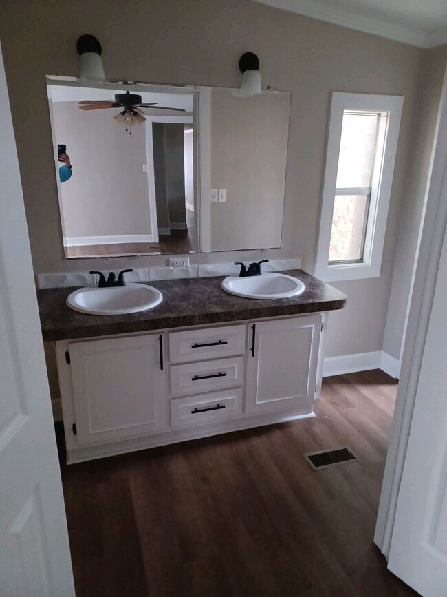 Photo - 890 Rough Edge Rd