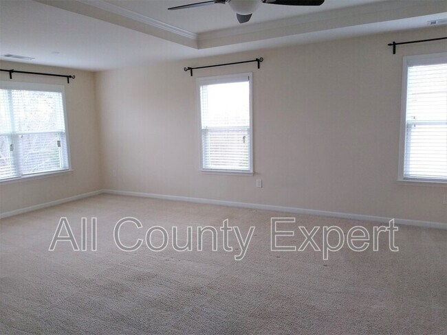 Photo - 635 Glenish CT