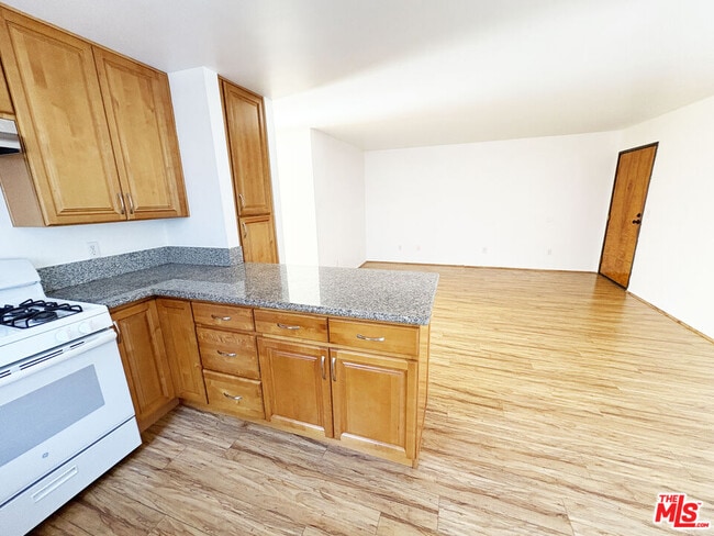 Photo - 5440 Carlton Way Unidad 110