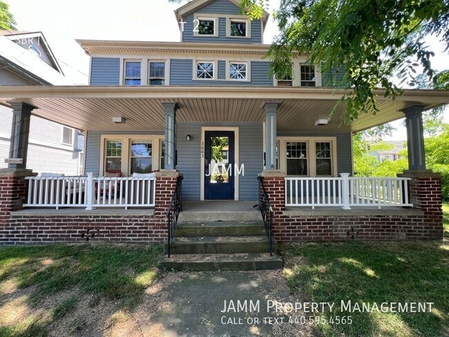 Building Photo - 1441 W 58th St Rental