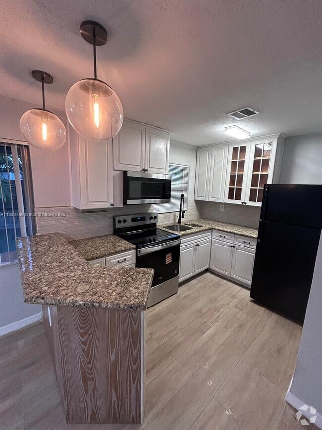 Building Photo - 1134 NW 6th Ave Unit 2 Rental