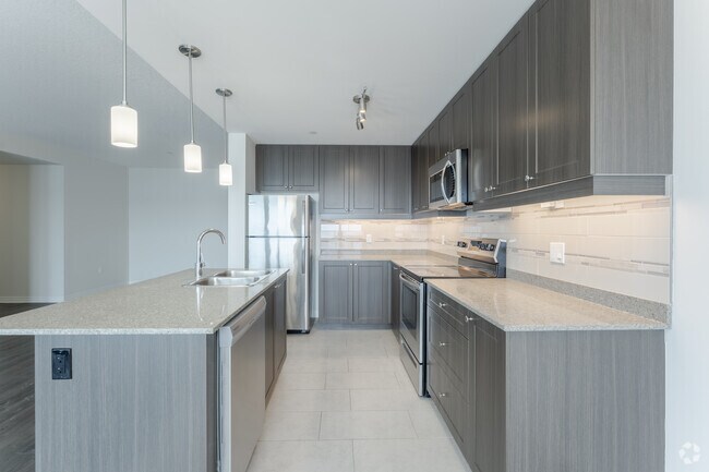 2BR, 2BA - 1200SF - Kitchen - Plaza