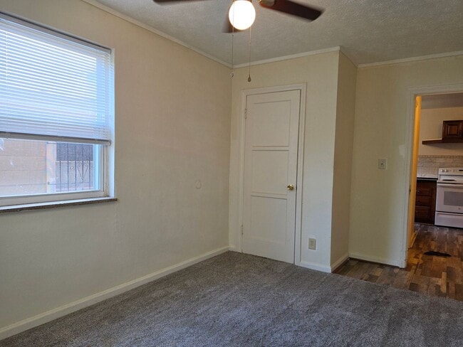 Photo - 433 Sandhurst Dr Unit 2