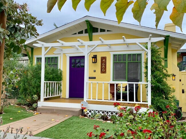 Beach Bungalow Duplex (back unit) - 4685 Lotus St