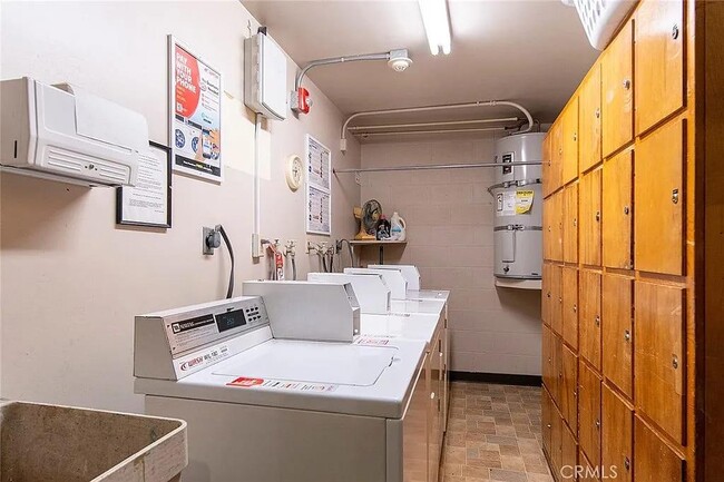 Photo - 2121 E 1st St