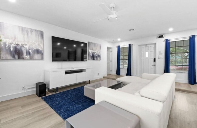 Photo - 4421 NW 2nd Ct