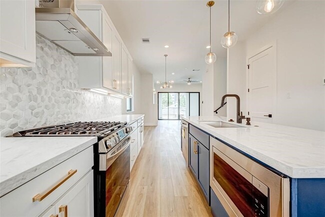 Building Photo - 3503 Anita St