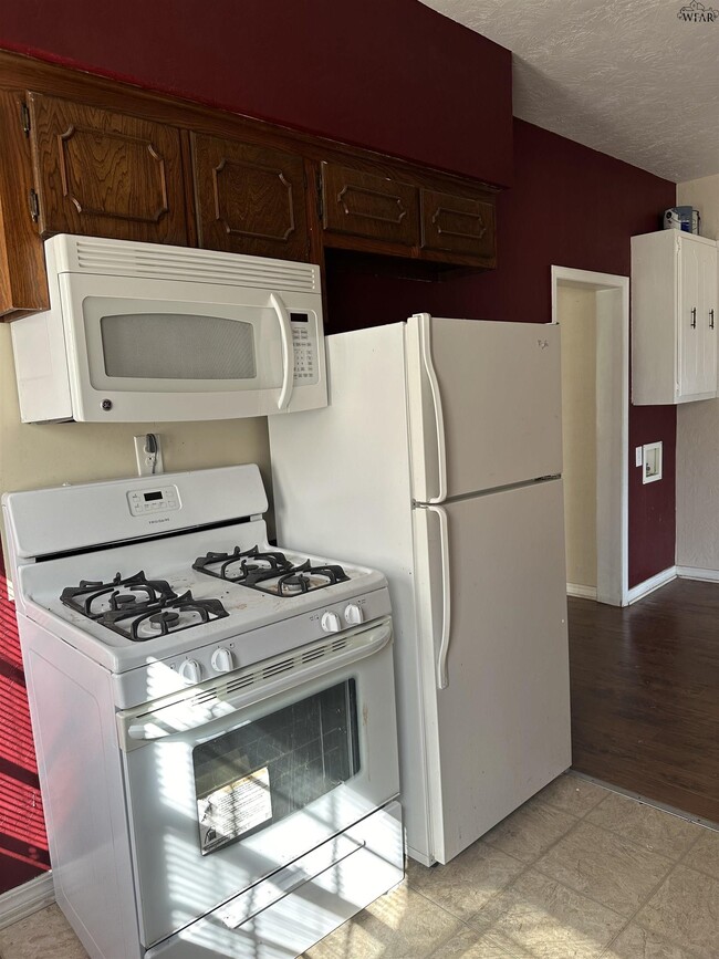 Photo - 2002 Jones St