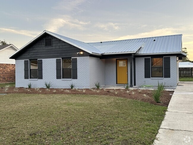 Building Photo - 13125 Rosemont St Rental