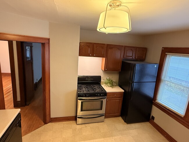 Building Photo - 541 N 62nd St Unit Lower