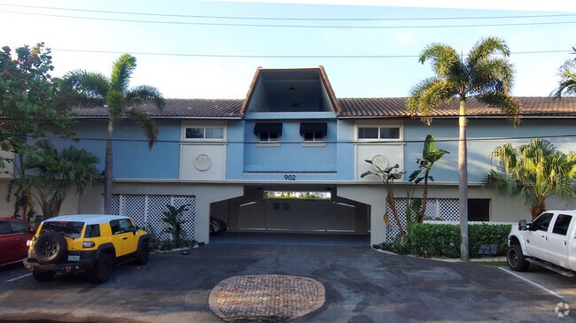 Building Photo - 902 Palm Ave E Unit 3 Rental