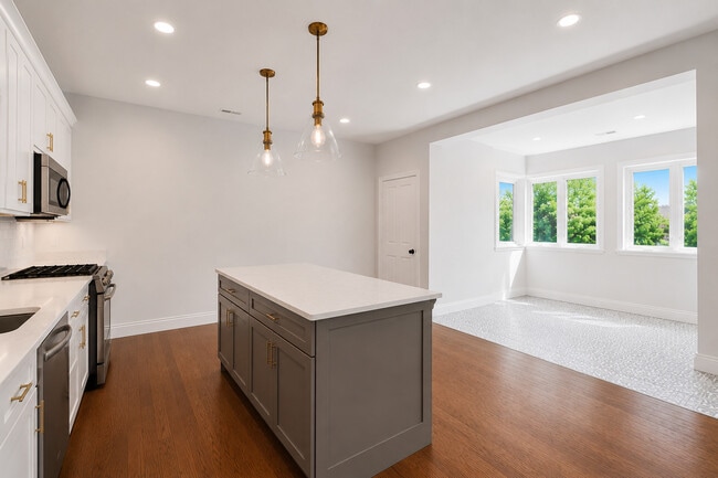 Photo - 6914 N Sheridan Rd