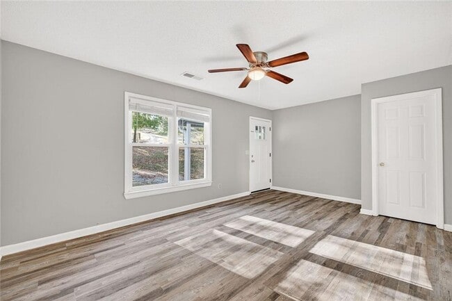 Photo - 255 Lowry St