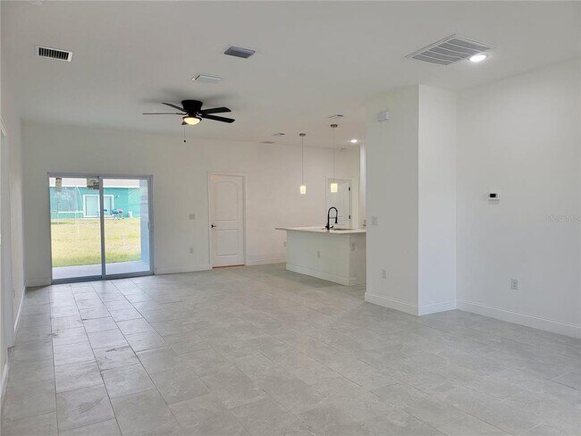 Photo - 421 Tonklin Rd SW