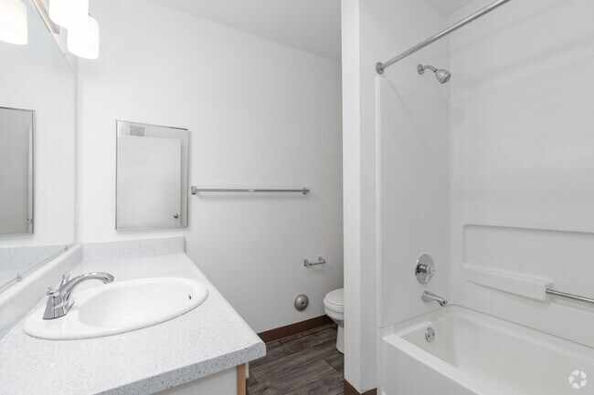 3BR, 2BA - 1,185SF - Primary Bathroom