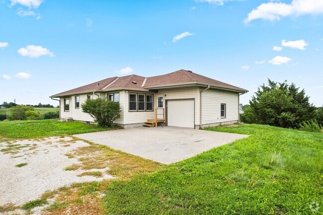 Building Photo - BEAUTIFUL remodeled home with your own vie...