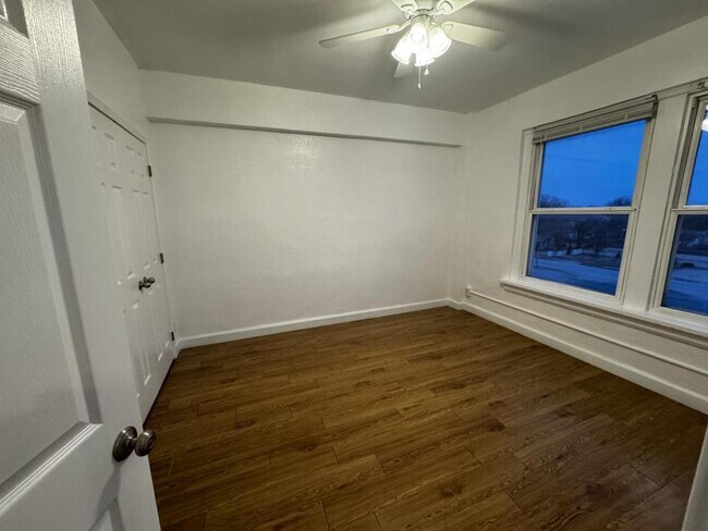 Photo - 103 E Central Ave