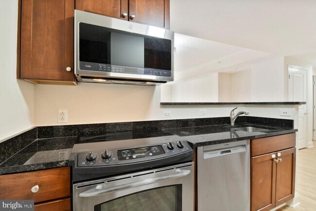 Photo - 1020 N Highland St Unidad 622
