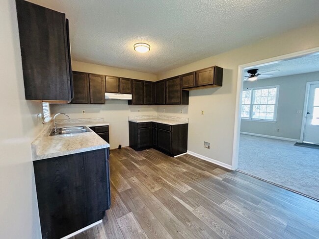 Photo - 404 A Poplar St Unit 404 Poplar -  A