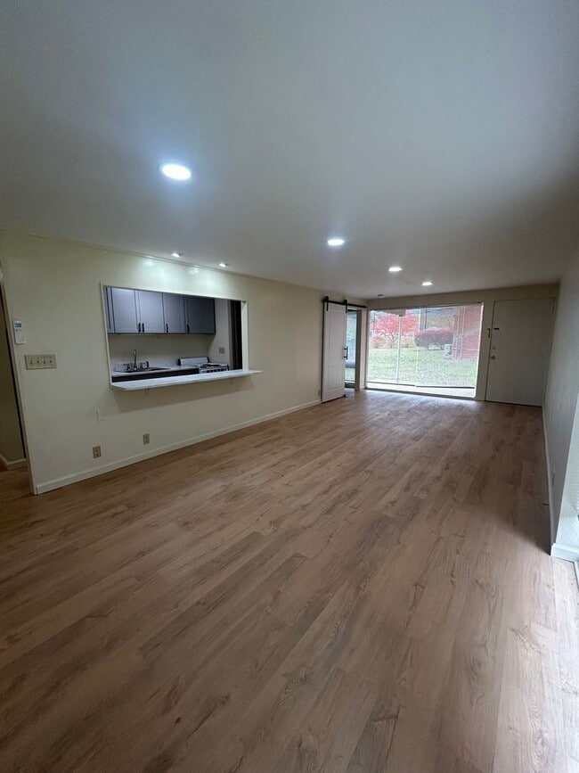Photo - 256 S Corl St