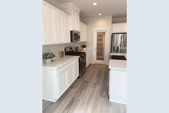 Photo - 7001 Bergenia Ct