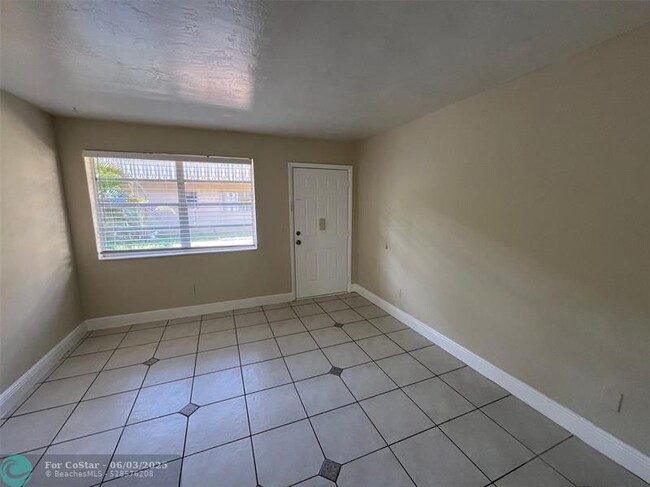 Photo - 1370 NE 119th St Condo Unit 08