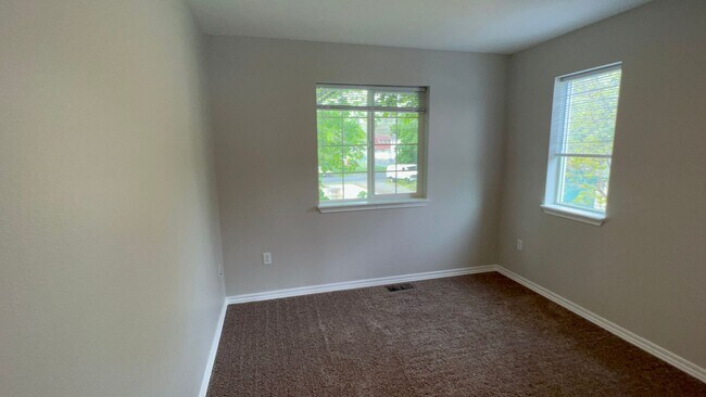 711 E Augusta Ave Unit 711 1/2