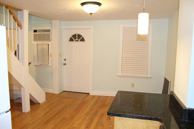 Building Photo - 4 Fort Ln Rental