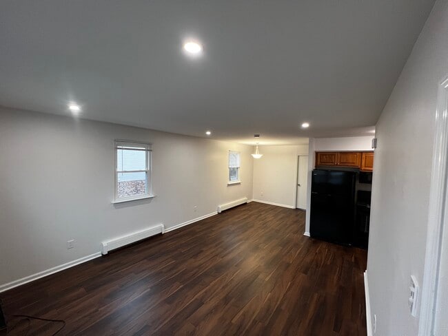 Building Photo - 50 Thomas Rd Unit 52