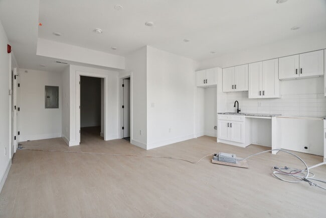 Photo - 2400 W Montgomery Ave