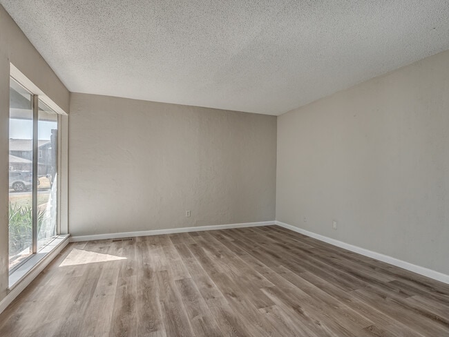 Photo - 6409 Miles Ln