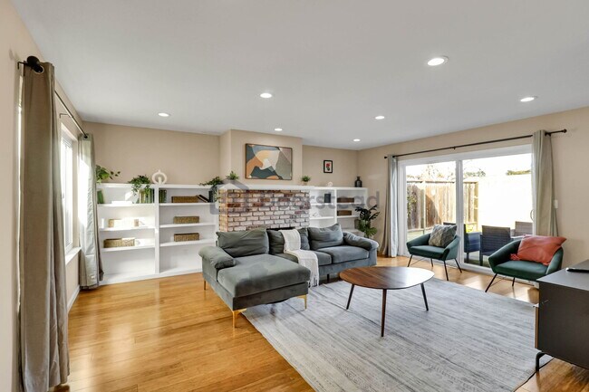 Photo - 620 Lisa Way