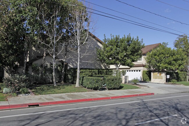 Photo - Oak Crest Villas