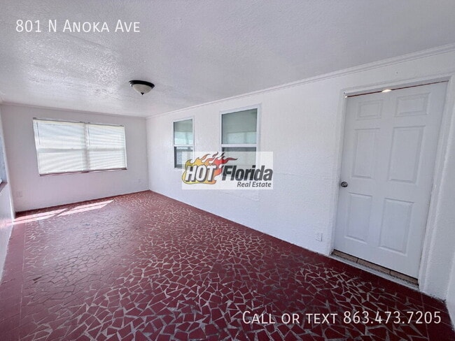 Photo - 801 N Anoka Ave