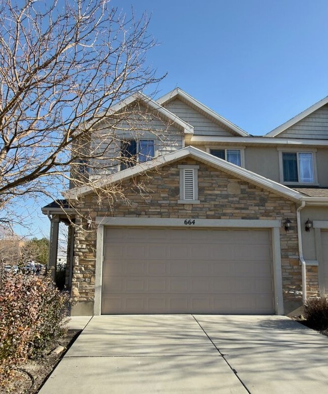 Building Photo - 664 E 110 S