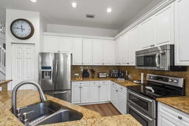 Building Photo - 11065 Stone Creek St