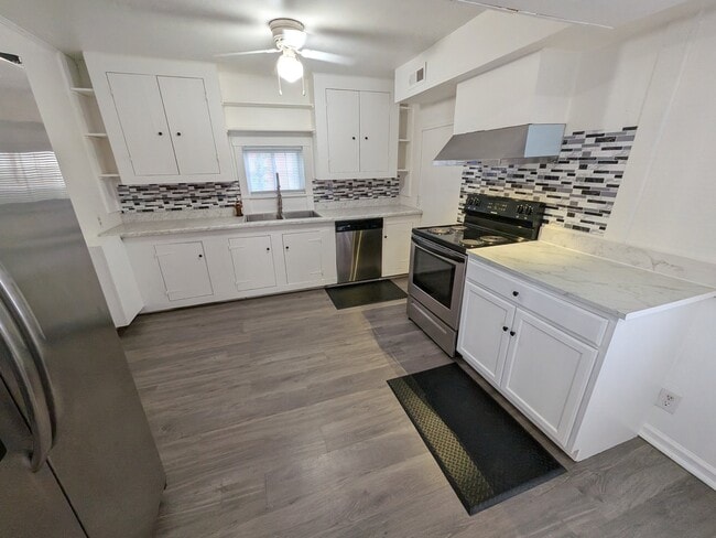 Photo - 120 N Central St