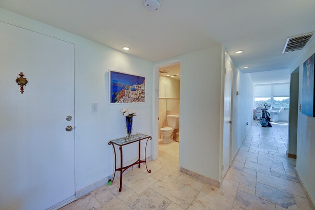 Building Photo - 888 Intracoastal Dr Unit 4F Rental
