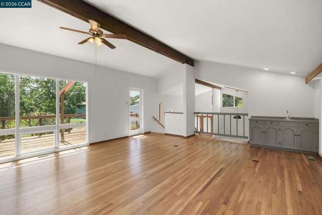 Photo - 165 Topaz Ln