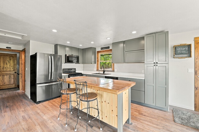 9165 Jill Dr