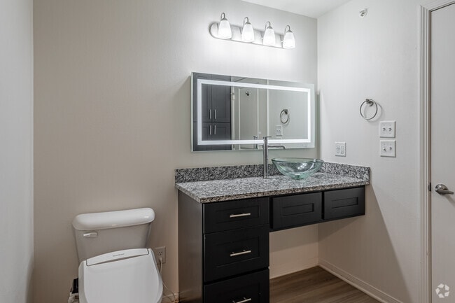 1BR, 1BA - 781-840SF